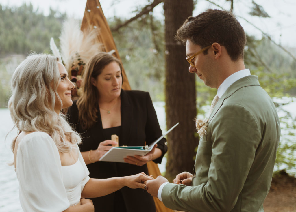 Oregon elopement, Oregon intimate wedding 