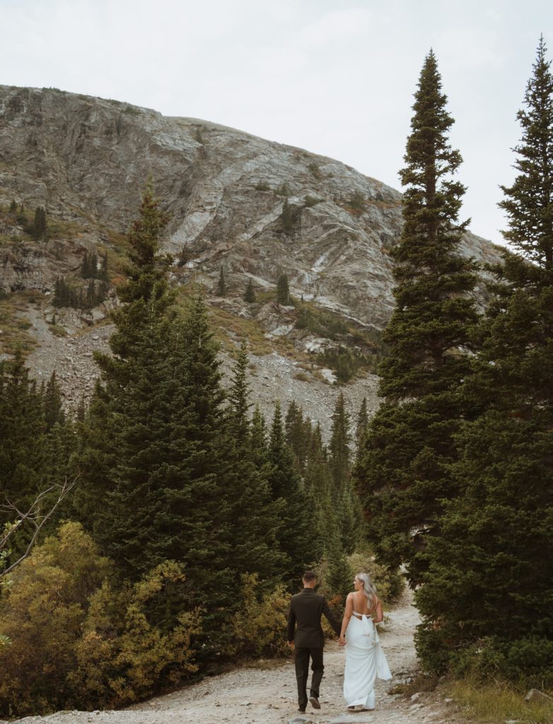 Colorado spring elopement. How to plan for your spring adventure elopement in colorado. how to pack for your spring adventure elopement in colorado.