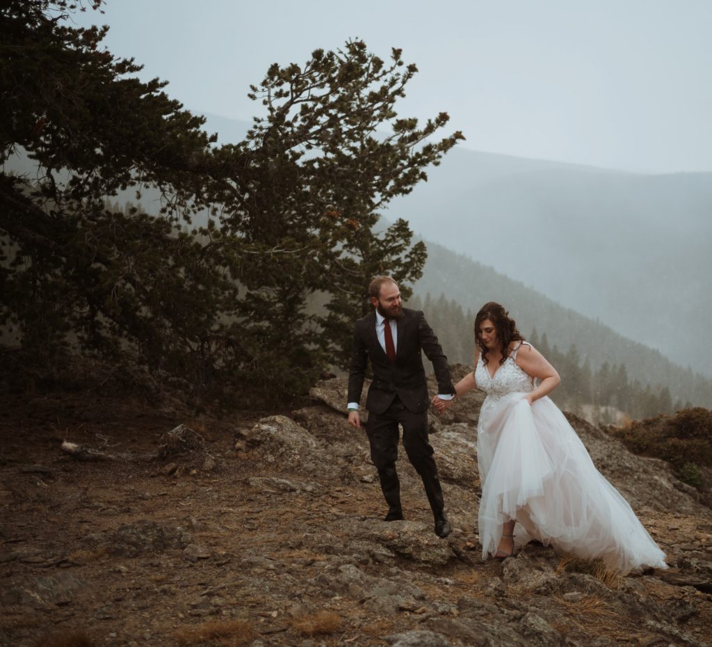 Colorado adventure elopement packing list. How to elope in Colorado. When to elope in Colorado. Colorado weather patterns for eloping. Intimate wedding in Colorado.