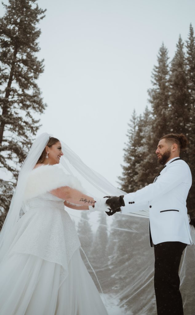 Colorado winter elopement. How to plan for your winter elopement in colorado. how to elope in the winter in colorado.