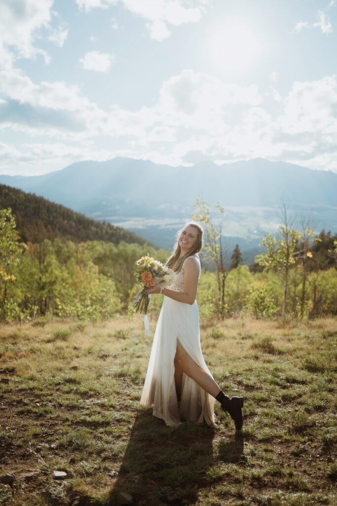 Intimate wedding ceremony. How to plan your intimate wedding in Buena Vista with family and friends. Micro-wedding ideas and inspiration in the mountains.