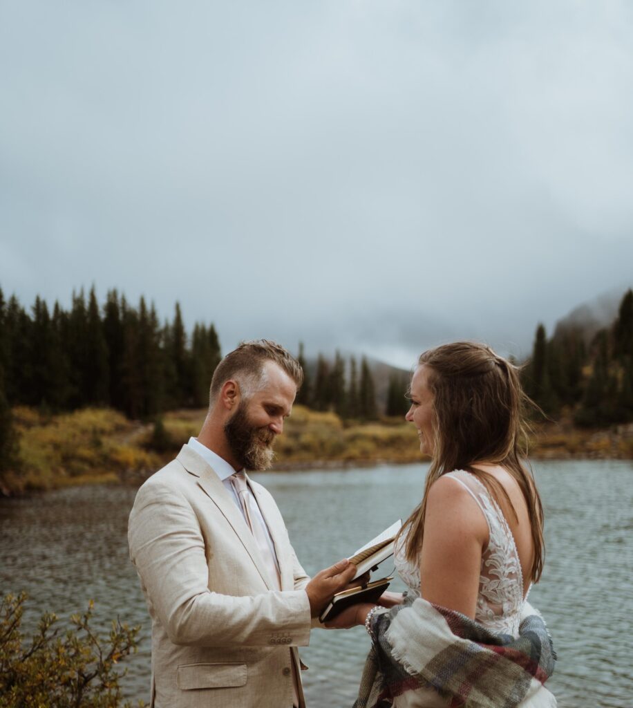 Alpine lake vows and elopement. Eloping in Buena Vista. Planning a Buena Vista elopement in the fall. With hiking, champagne pops, and private vows.