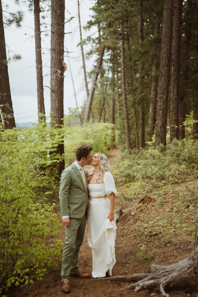 Planning your Pacific Northwest adventure elopement. How to plan your hiking elopement. Eloping in the Pacific Northwest. How to elope in the pacific northwest.