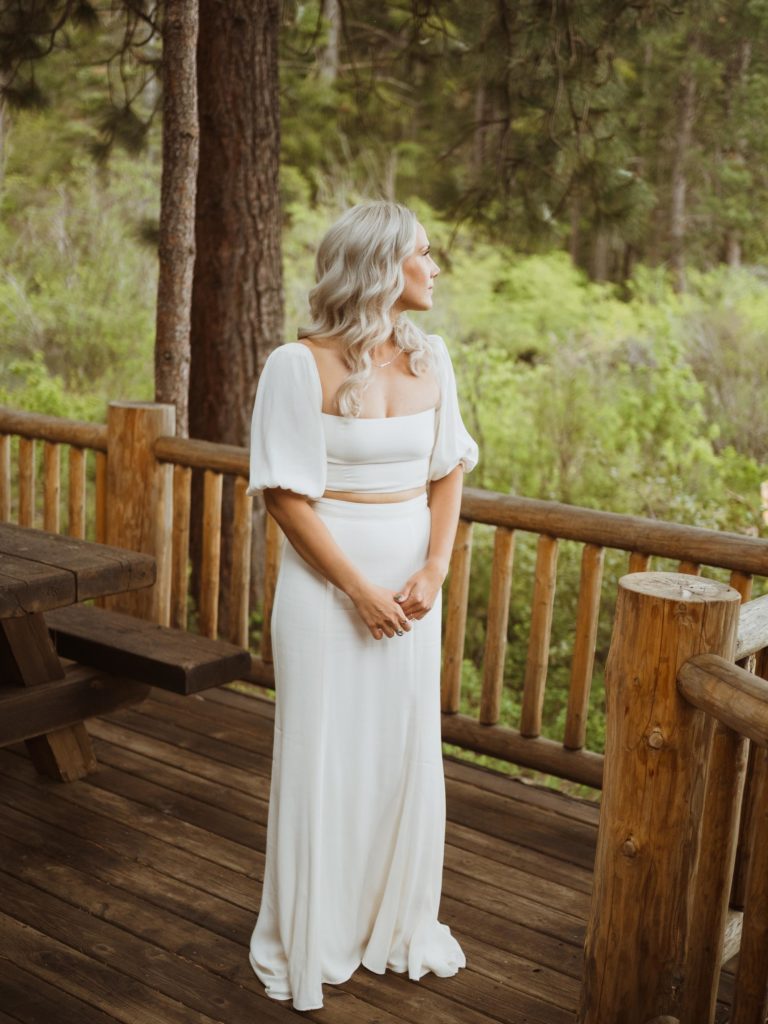 Bend, Oregon elopement. Spring elopement in the pacific northwest. eloping in Oregon's forests. Eloping in Oregon.