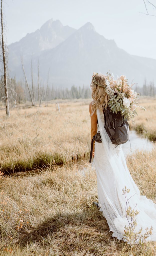 Pacific Northwest elopement. how to pack for your pacific northwest adventure elopement. How to plan your adventure elopement in the pacific northwest.