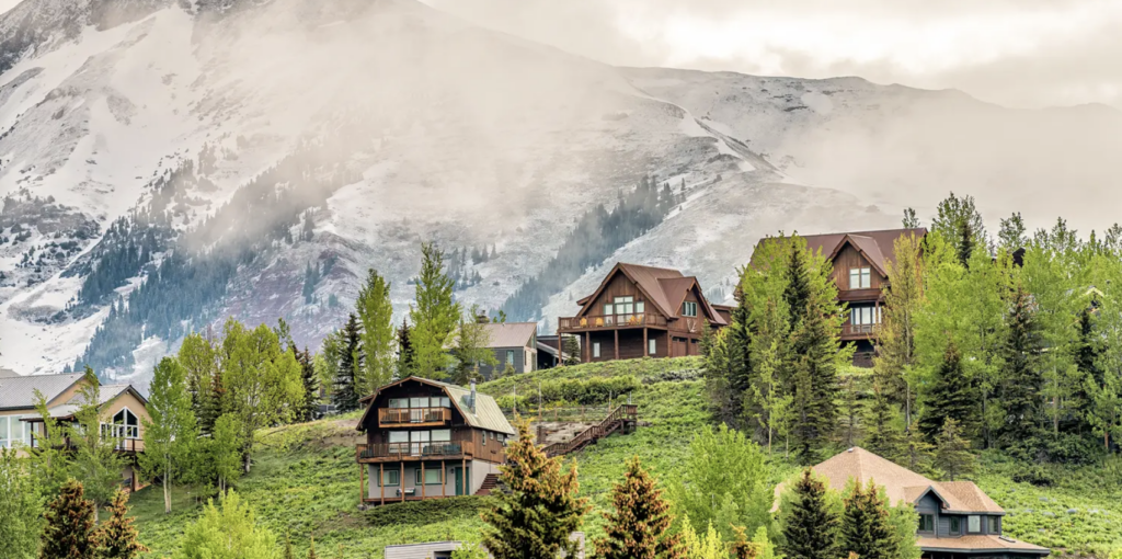How to Elope in Crested Butte, Colorado. Planning your adventure elopement in Crested Butte. The best time of year to elope, how to plan a hiking elopement in Colorado.