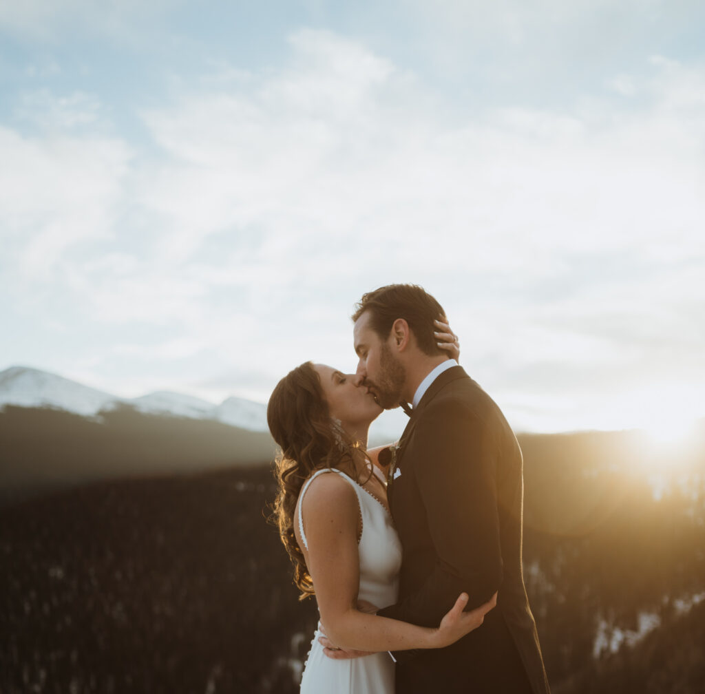 How to Elope in Crested Butte, Colorado. Planning your adventure elopement in Crested Butte. The best time of year to elope, how to plan a hiking elopement in Colorado.