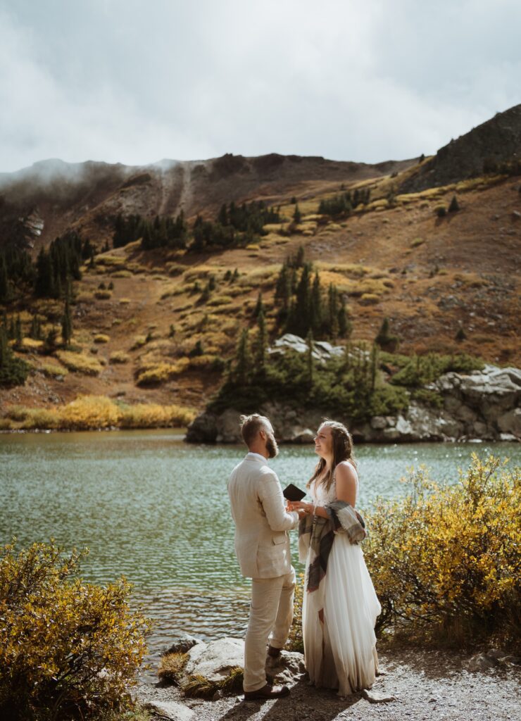 How to plan your Crested Butte Elopement. Your ultimate guide to your adventure elopement in Colorado and the Rocky Mountains. The best stays, food, hiking, and more. Elopement photography packages, Colorado elopement photographer, adventure elopement photographer.