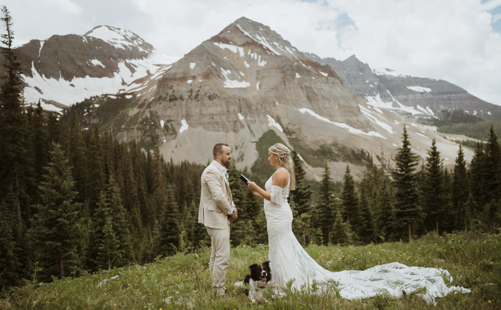 How to elope with a dog in Colorado. Planning you adventure elopement in Colorado with your dogs. The best locations, how to train your dog, and plan your day. 