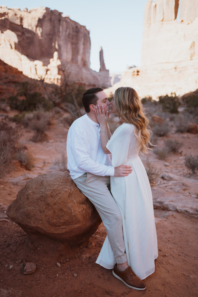 Arches National Park elopement inspiration! The best locations to elope at in the Moab Utah desert. 