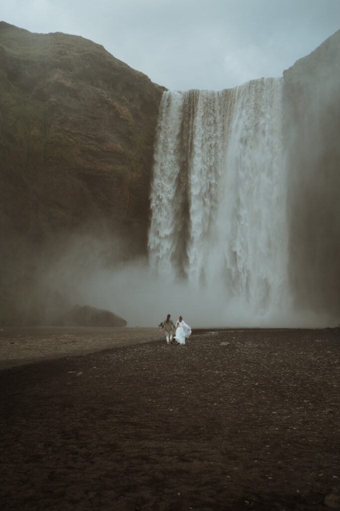 ob & Jess had the most incredible adventure elopement in Iceland! Come and see iceland elopement northern lights, iceland wedding attire, iceland wedding photography and iceland wedding aesthetic. Book Sydney for your adventure elopement or romantic Iceland elopement 